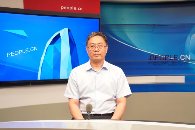 中國藝術(shù)研究院院長、黨委副書記周慶富做客人民網(wǎng)。張力洋攝