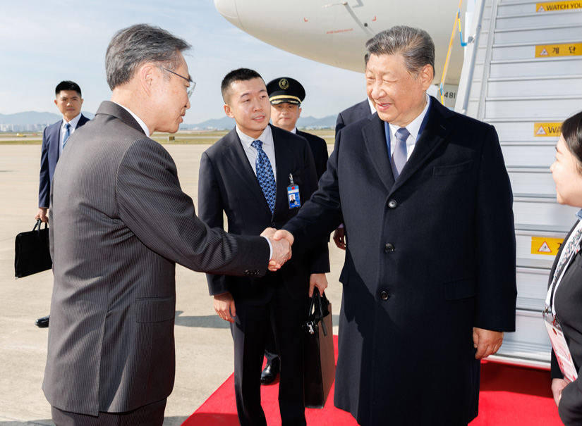 習(xí)近平抵達韓國出席APEC第三十二次領(lǐng)導(dǎo)人非正式會議並對韓國進行國事訪問