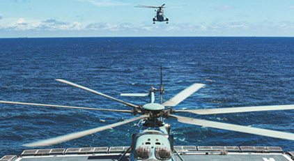 海軍某支隊(duì)開展艦機(jī)協(xié)同訓(xùn)練